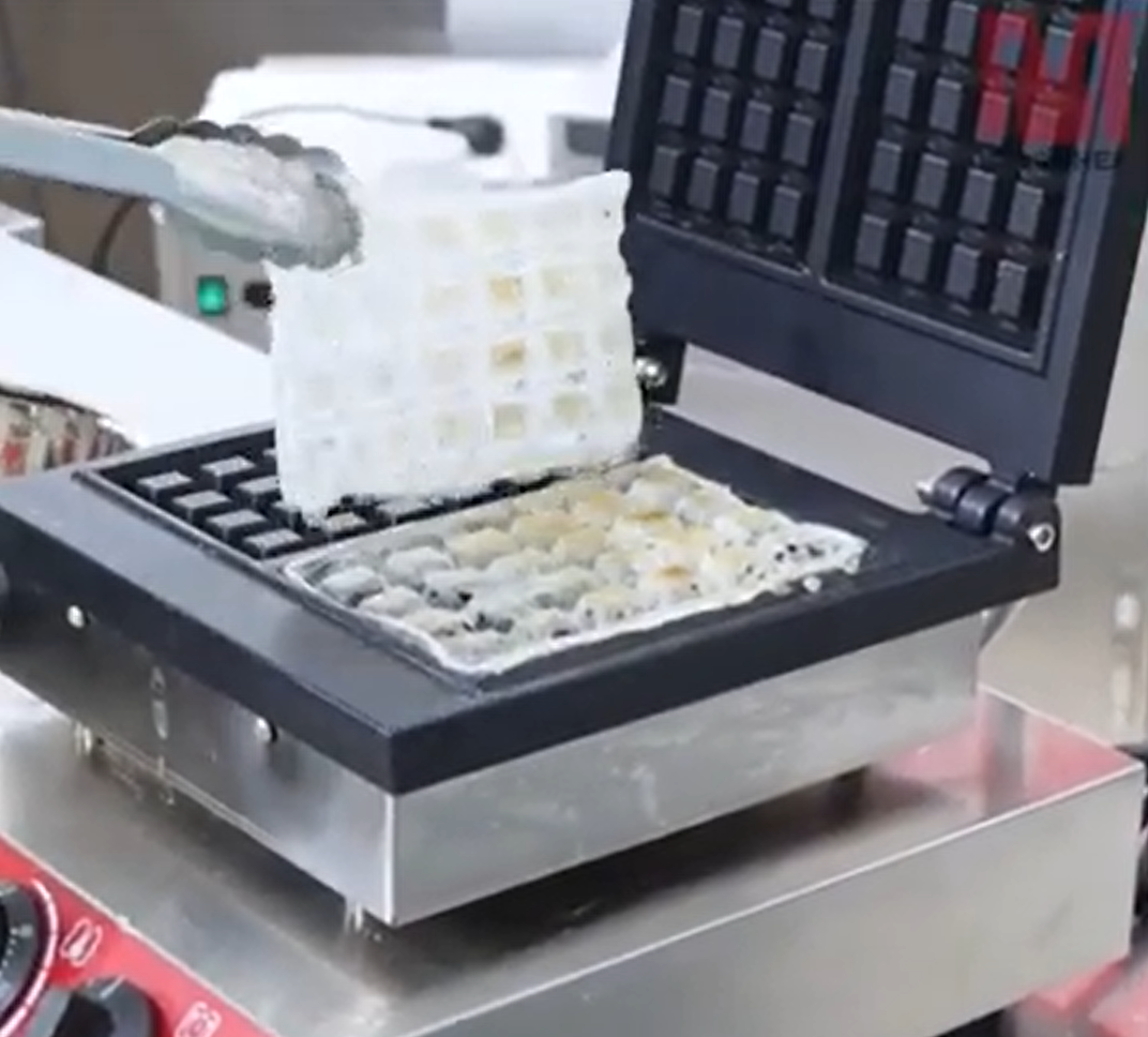 How to clean commercial waffle maker without detergent？