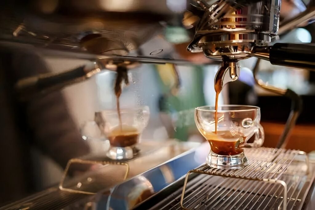 Coffee Shop Kitchen: Equipment Combination Skills in Compact Space